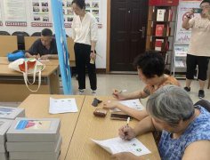 节水宣传小队来到上海广场开展节水宣传活动